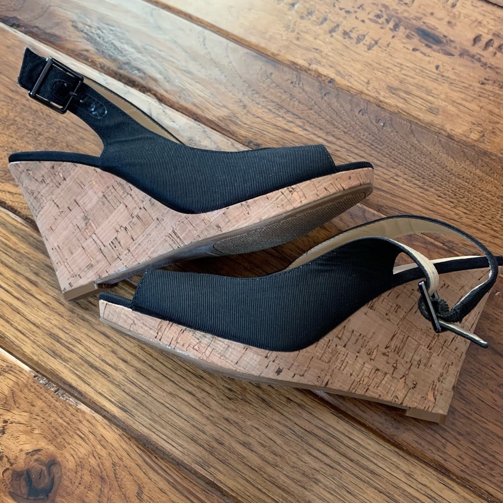 Arturo Chiang | Black / Tan Wedge sandals | Sz 7.5